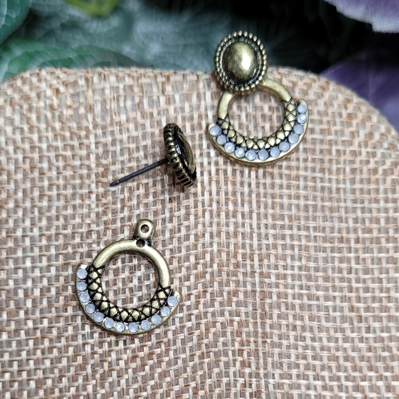 Beautiful earrings and a smile will help you sparkle and shine like nothing else - Picture 2 of 2